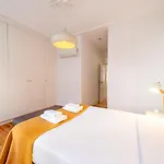 Guestready - Trendy 2-bed Flat W/ Seaview In Lapa * Лісабон