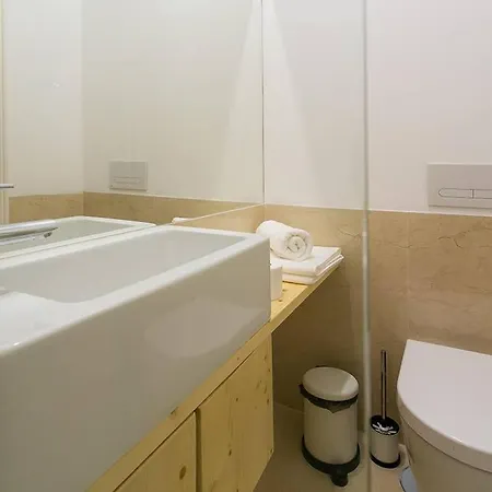 Guestready - Trendy 2-bed Flat W/ Seaview In Lapa * リスボン