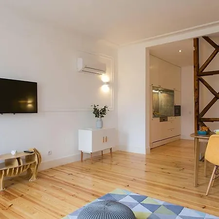 Guestready - Trendy 2-bed Flat W/ Seaview In Lapa * リスボン