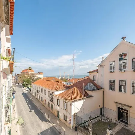Daire Guestready - Trendy 2-bed Flat W/ Seaview In Lapa Lisboa